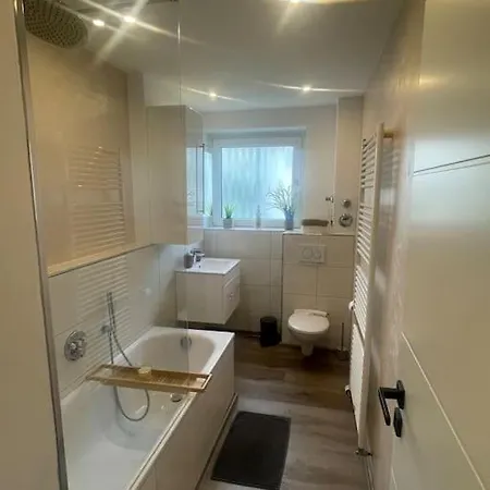 Stadtnah & Chic - Ihringshausen Retreat 아파트 *